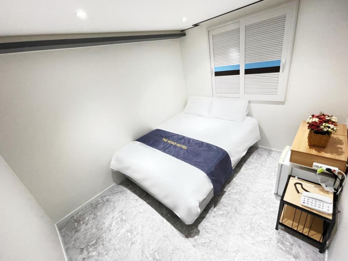 The Road Hotel Seoul Bagian luar foto